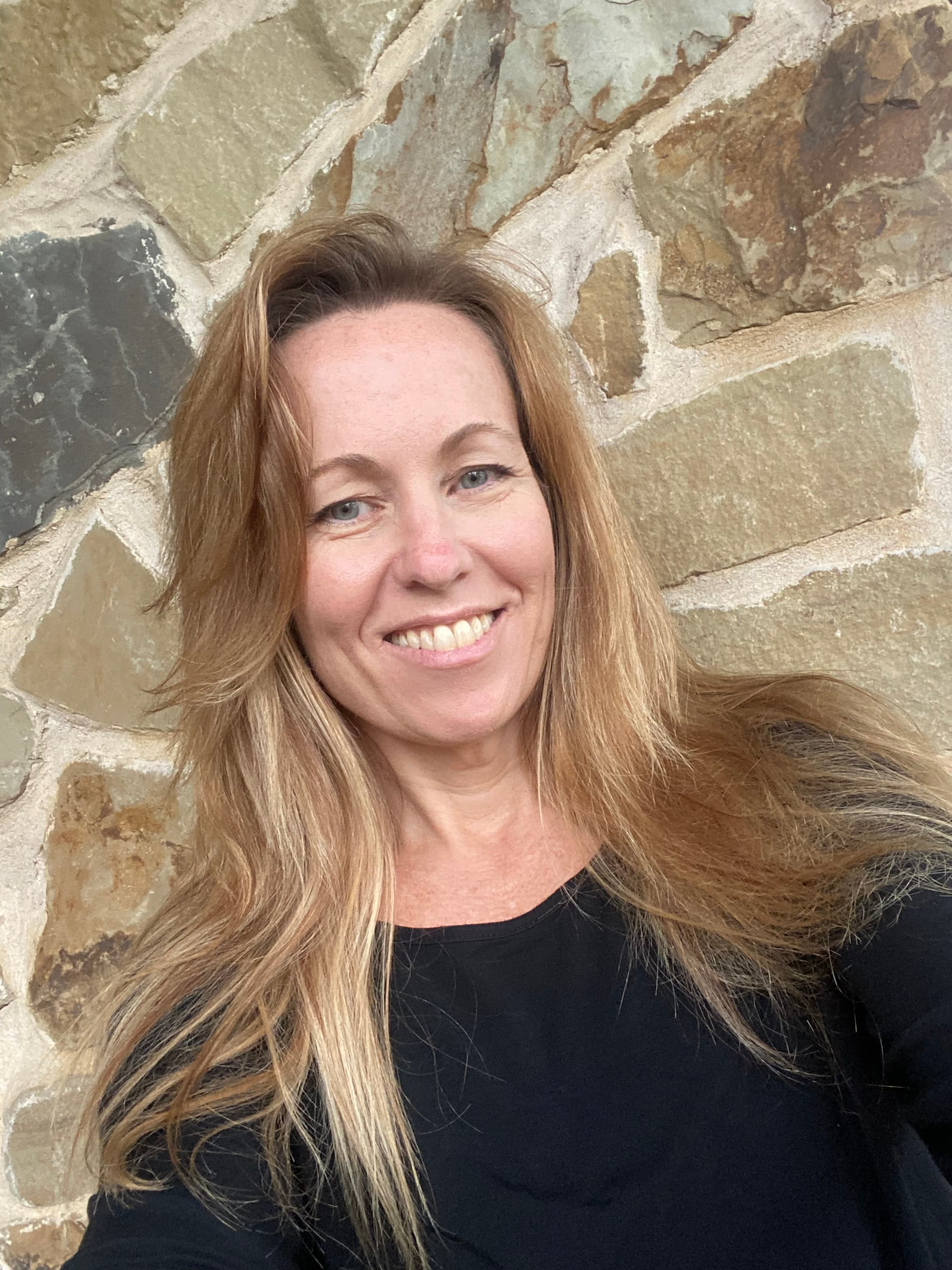 Erika Thomas — casual headshot